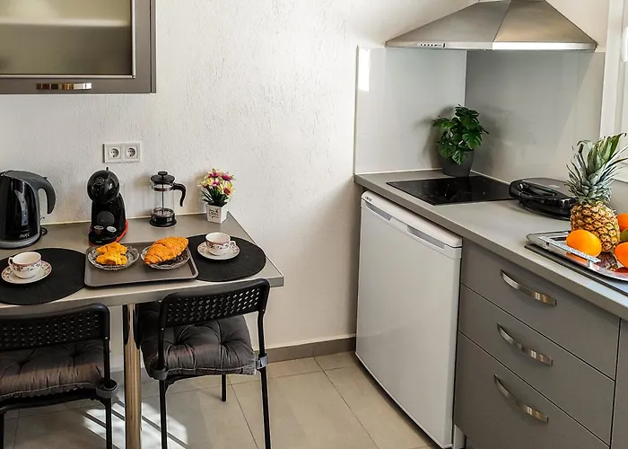 Anna And Jimmy's Skiathos Town